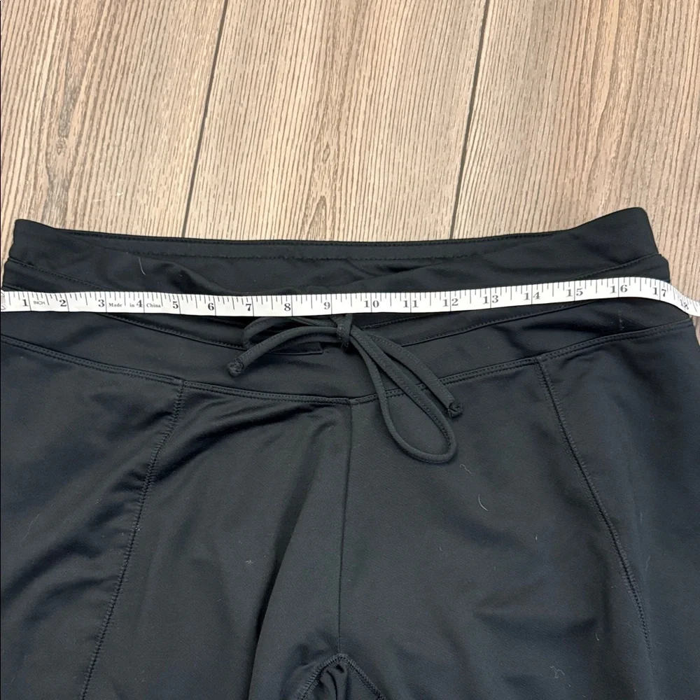 Nike women's Black wide leg - Picture 10 of 10